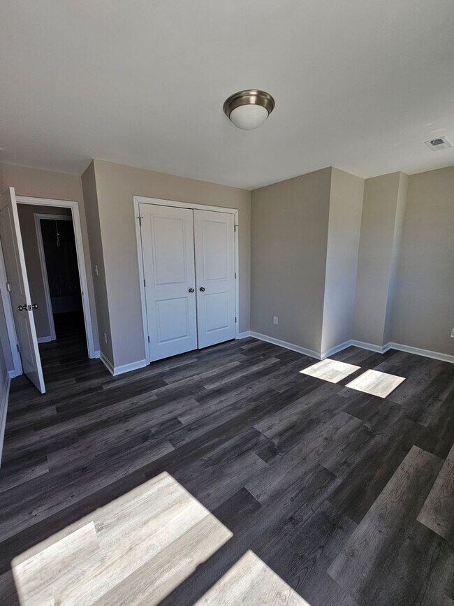 Building Photo - 1st Month Free!!