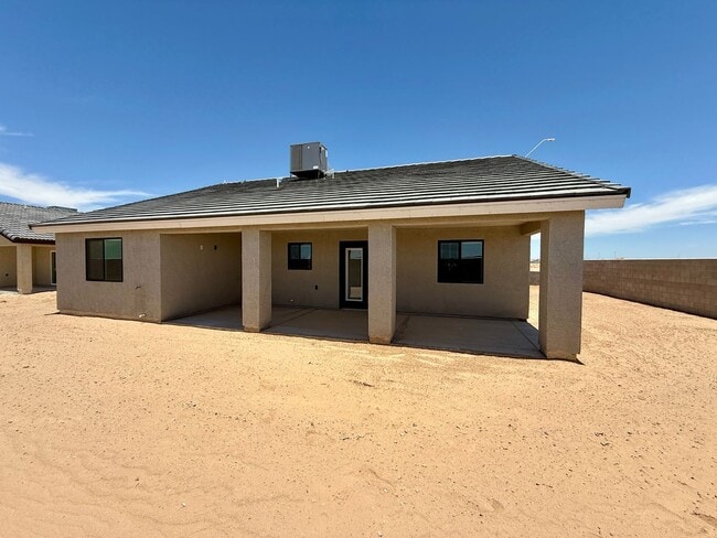 Building Photo - San Luis Corner Lot home with a Large Mast...