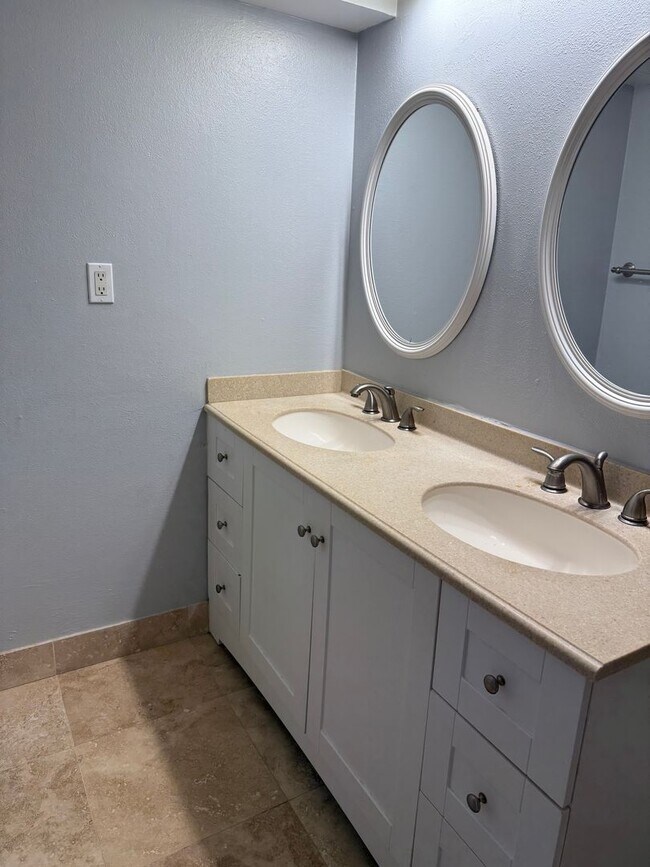 Building Photo - LEASE NOW AND ENJOY 50% OFF 2ND MONTH! Location is key! 876 SF Unit- 2 bd/ 1 ba near UF - Brandyw...