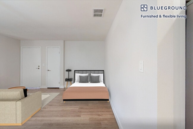 Building Photo - 11208 S Western Ave