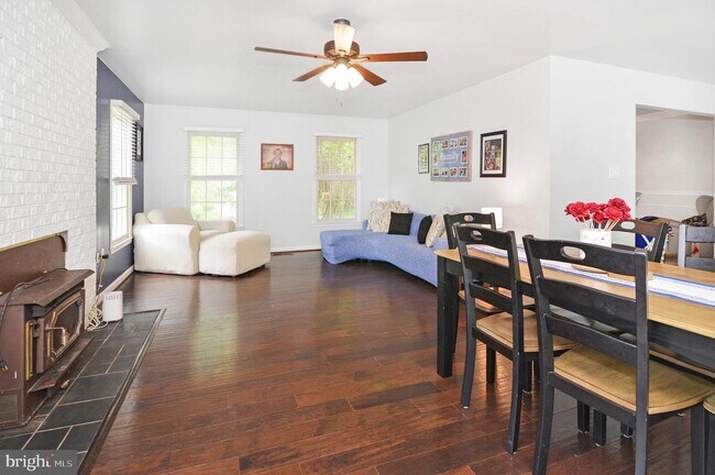 Building Photo - 6303 Gabriel St