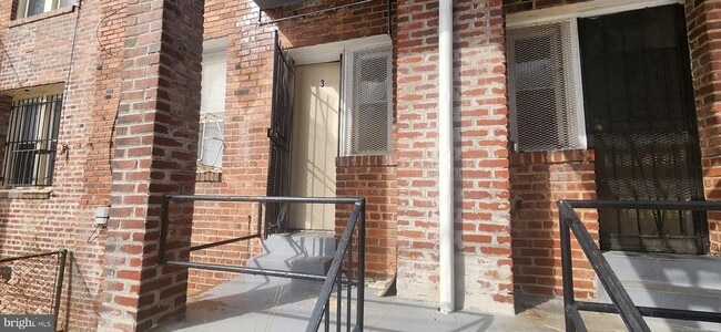 Building Photo - 2017 I St NE