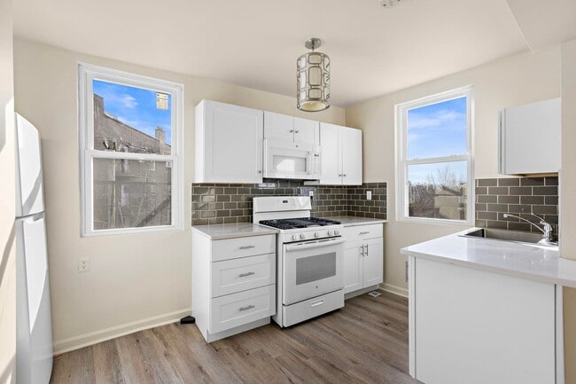 Building Photo - 201 16th St