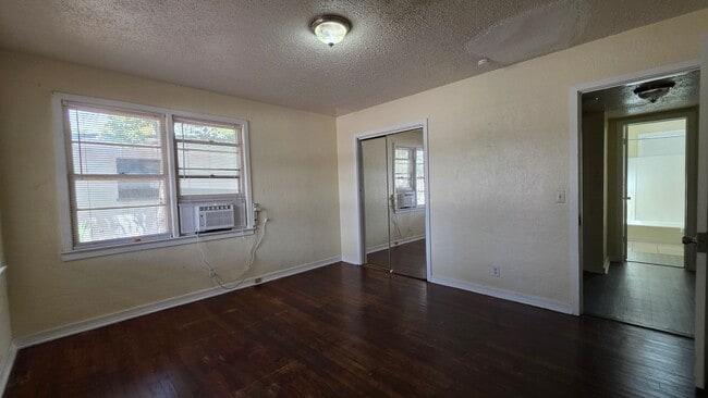 Building Photo - 4 Bedroom 2 Bath Single Family Home w/ 2 Bonus Rooms