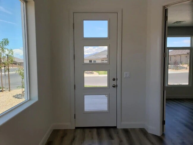 Building Photo - “St. George, Aspen Estates: 5 spacious bed...