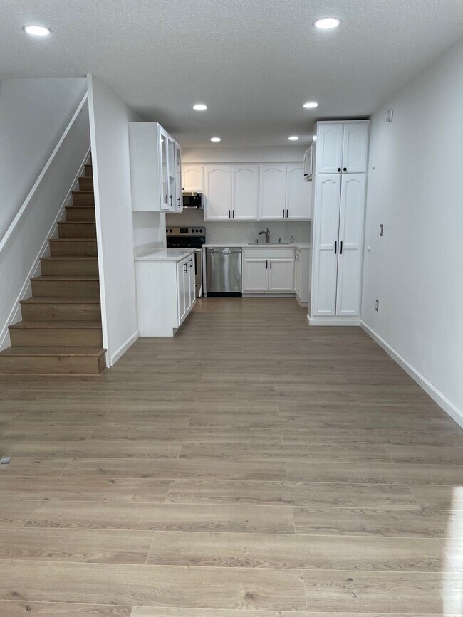 New Flooring - 11025 Kittridge St