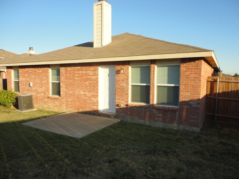 Building Photo - 811 Wild Prairie Dr