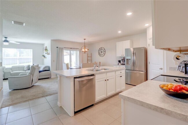 Building Photo - 4940 SW 97th Pl