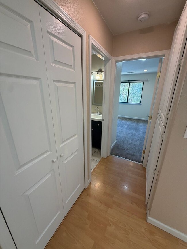 Building Photo - 1BED/1BATH Condo Located in a Quiet Area of Downtown Concord, Ca!!