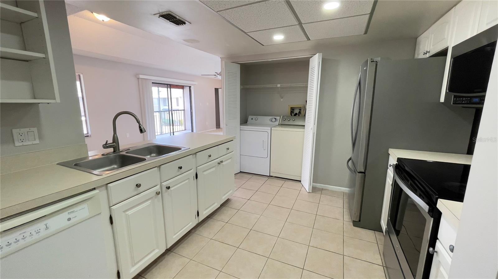 Kitchen and Laundry - 4448 Pinebark Ave