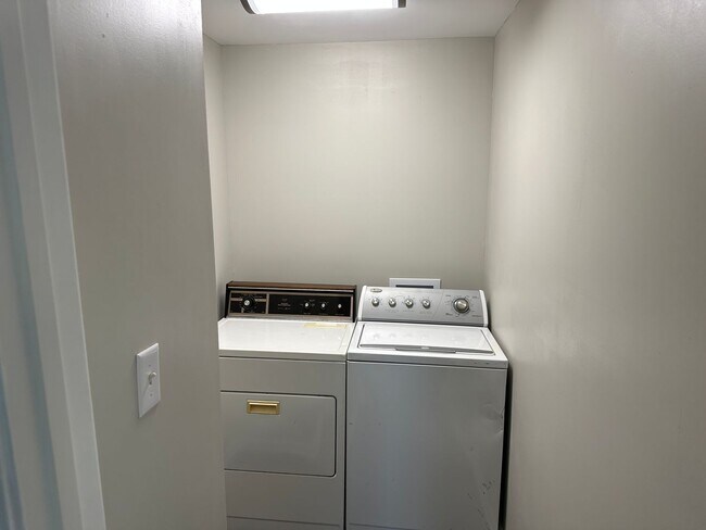 Building Photo - 1116 Cornelia Cir