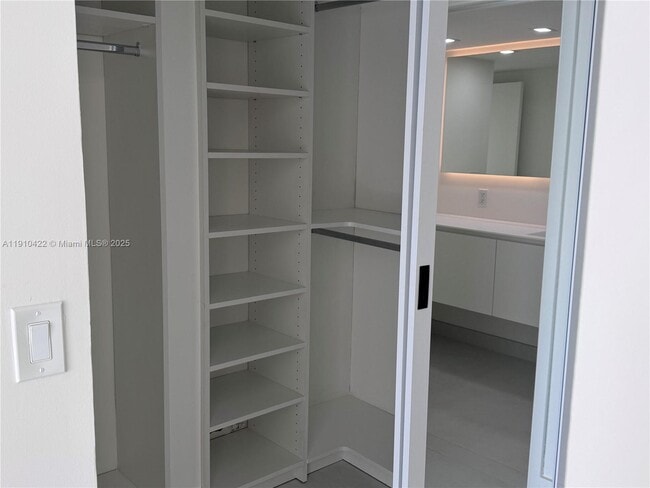 Building Photo - 3625 N Country Club Dr