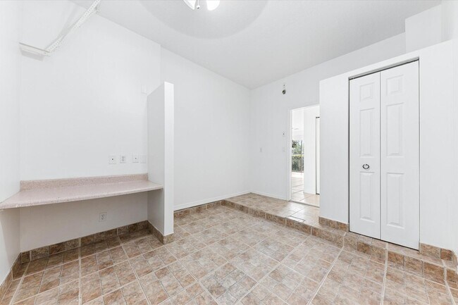 Building Photo - 402 Seminole Palms Dr