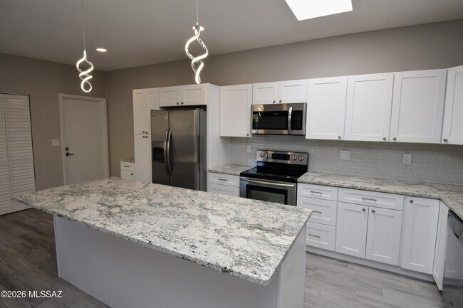 Building Photo - 4581 Cam Campero