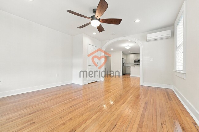 Building Photo - 135 1/2 Wentworth Street