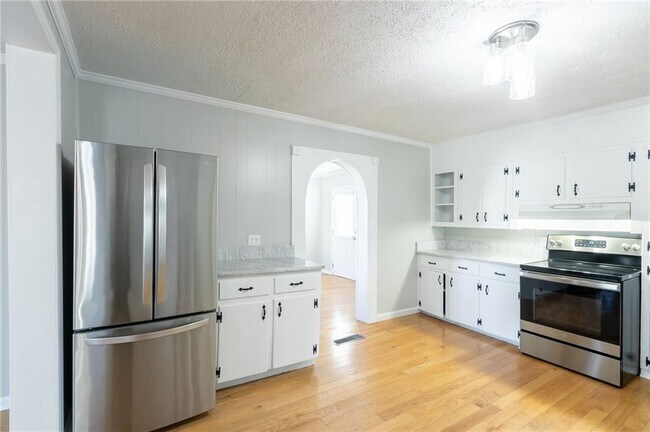 Building Photo - 4715 S Lee St