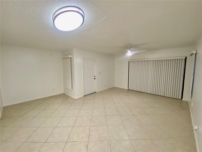 Building Photo - 954 Courtyard Ln