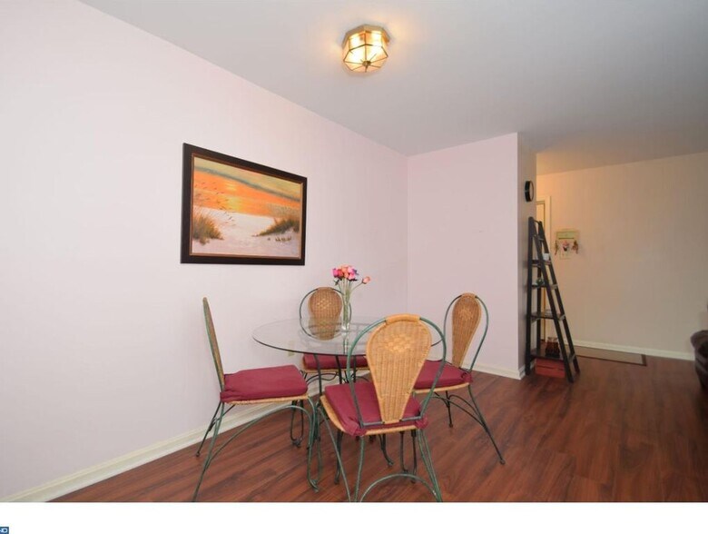 Building Photo - 620 Manatawny St