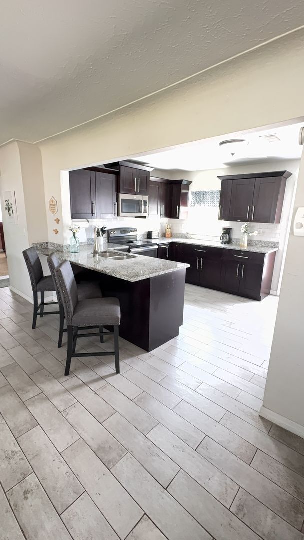 Building Photo - Fully Furnished 3 bedroom pool home in Largo