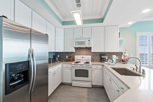 Building Photo - 365 E Beach Blvd