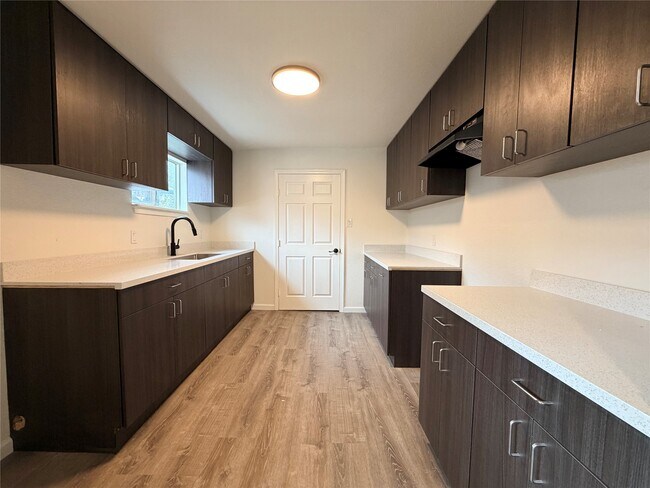 Building Photo - 5130 Engleford St