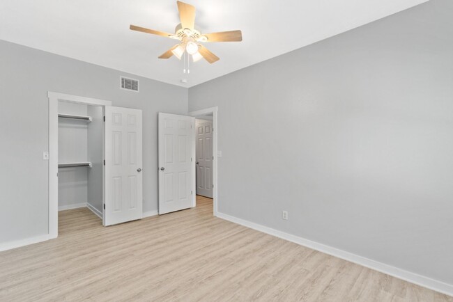 Building Photo - 2106 Cullen Ave