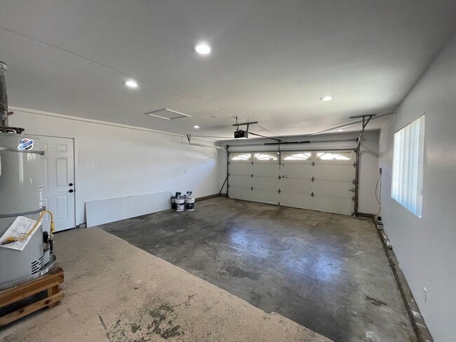 Building Photo - Freshly Remodeled & Full of Charm on Banbury