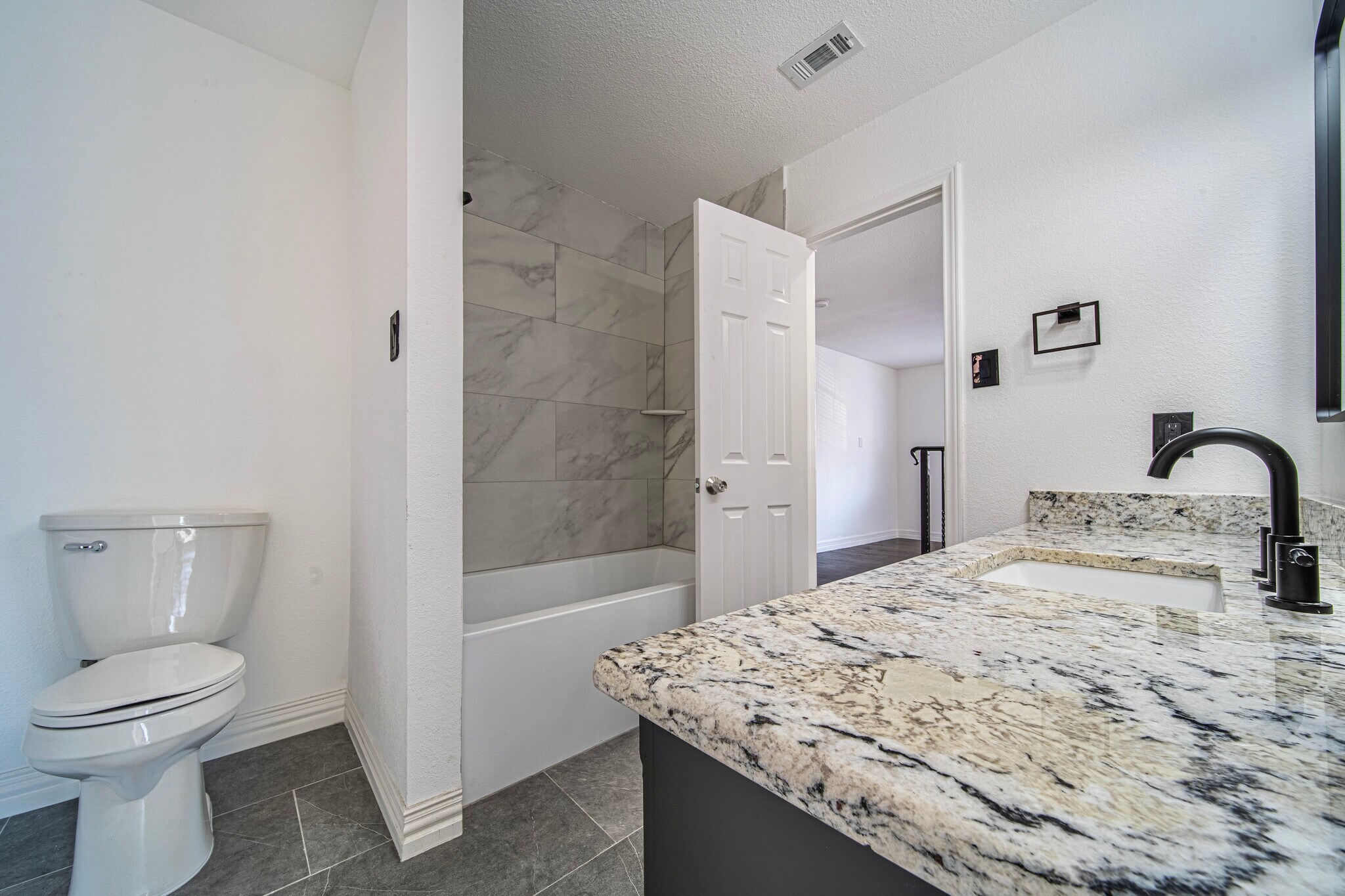 Upstairs Secondary Bathroom - 2411 Knight St