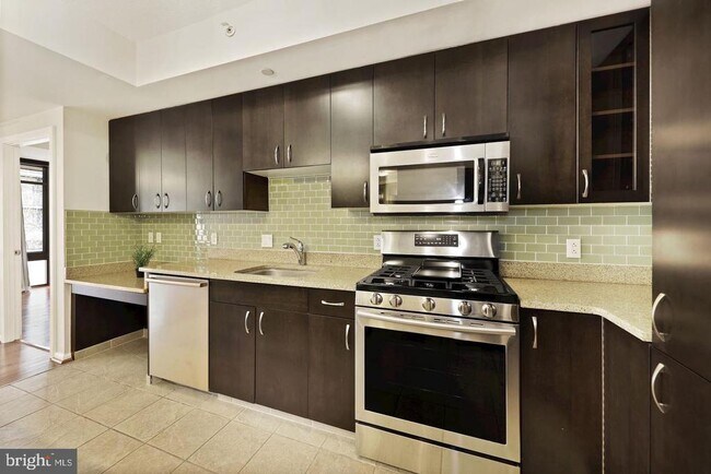Building Photo - 440 L St NW