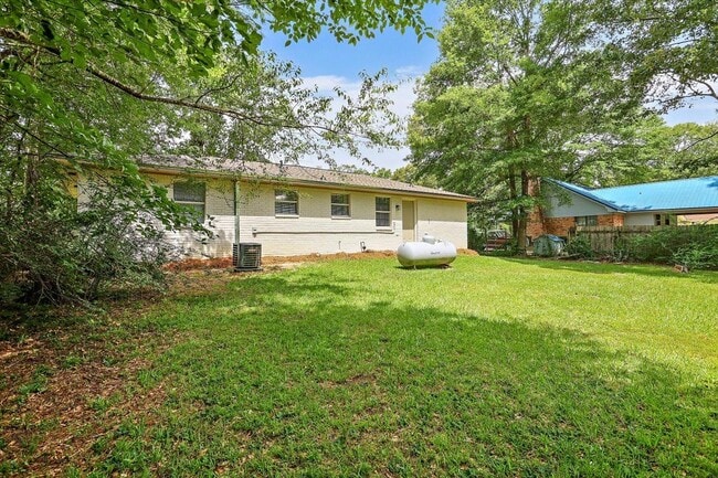 Building Photo - 642 Sweetgum St