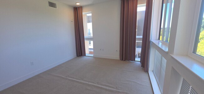 Building Photo - Luxury New Build with 2 En-Suites | Quartz Kitchen | Prime Fremont Location