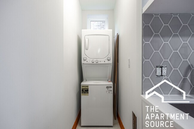 Building Photo - 2842 W Augusta Blvd