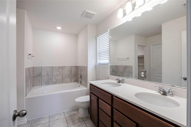 Building Photo - 702 Hardwood Grv Ct