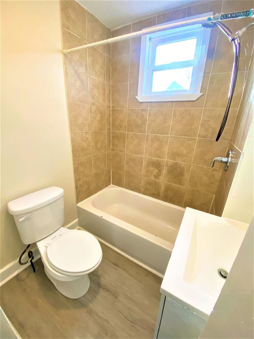 Building Photo - 124 Harold St