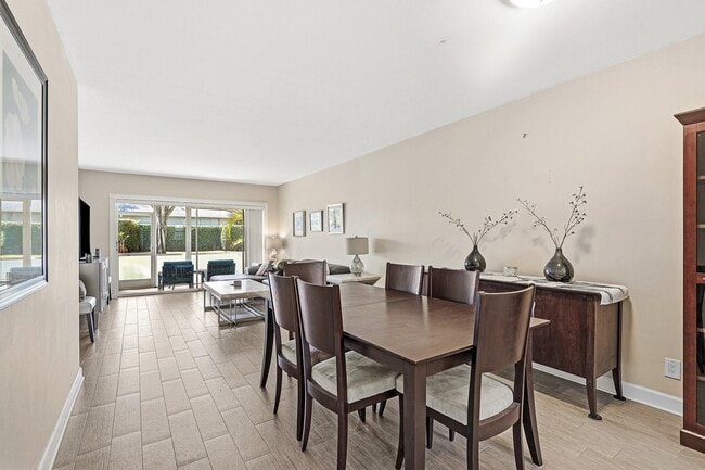 Building Photo - 2440 SW 22nd Ave