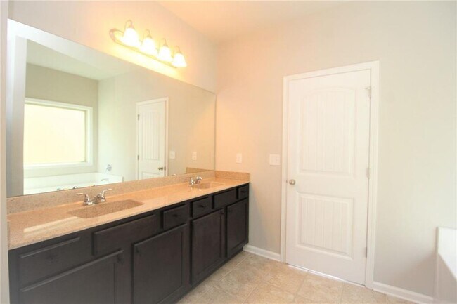 Building Photo - 4086 Water Mill Dr