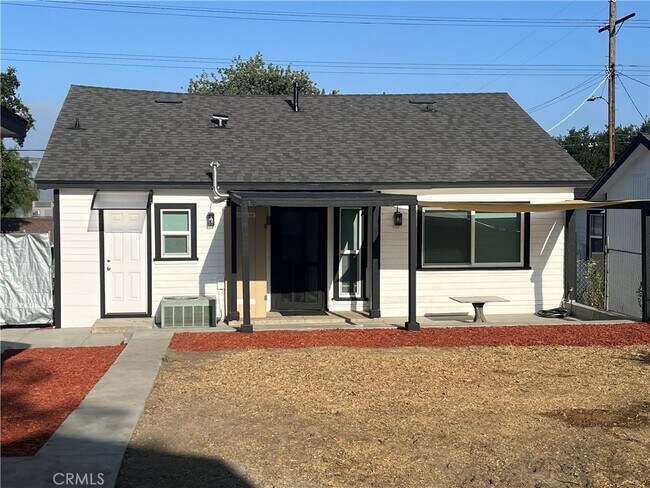 Building Photo - 10322 Plainview Ave