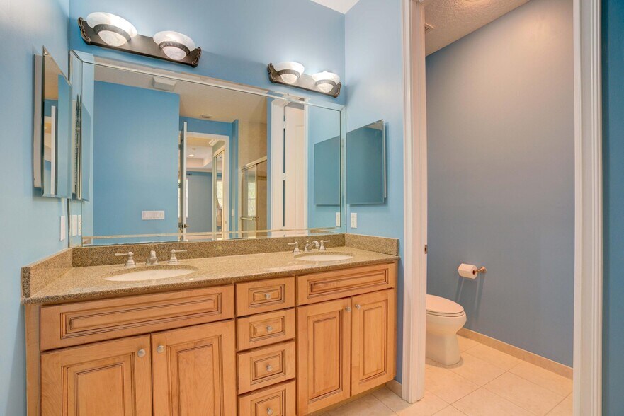 Building Photo - 5113 Artesa Way W