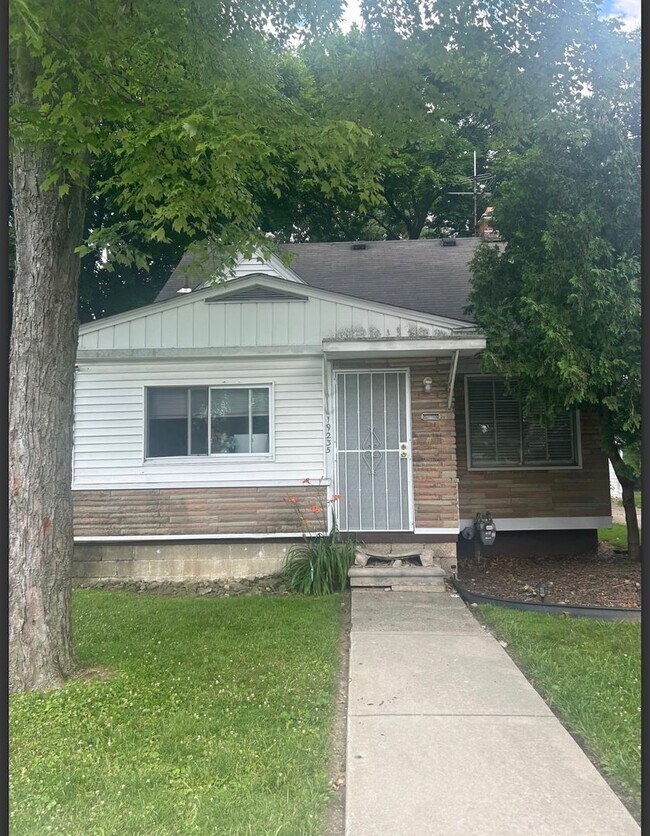 Building Photo - Charming 3-bedroom located on Detroit's West side!