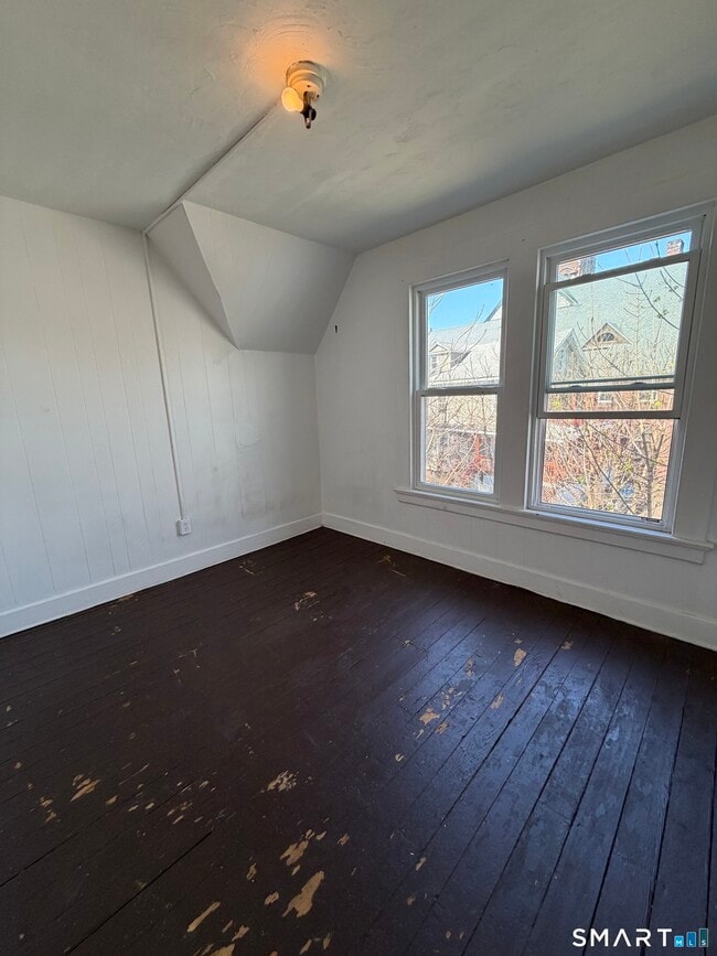 Building Photo - 65 Liberty St