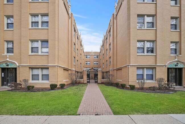 Building Photo - 1925 Grove Ave