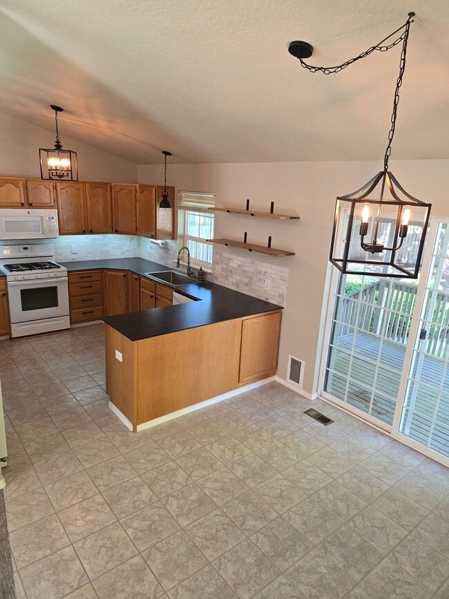 Building Photo - Beautiful home in desirable Riverside Harbor.