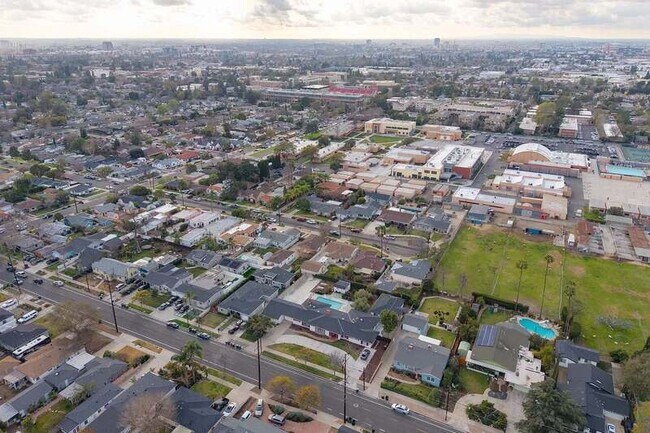 Building Photo - 590 N Cambridge St