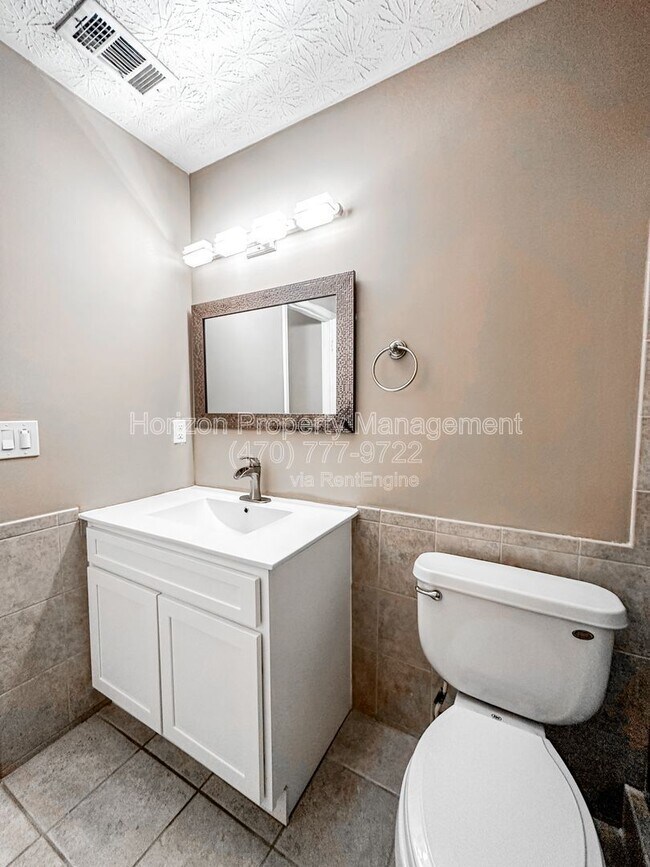 Building Photo - 233 Goshen Ln