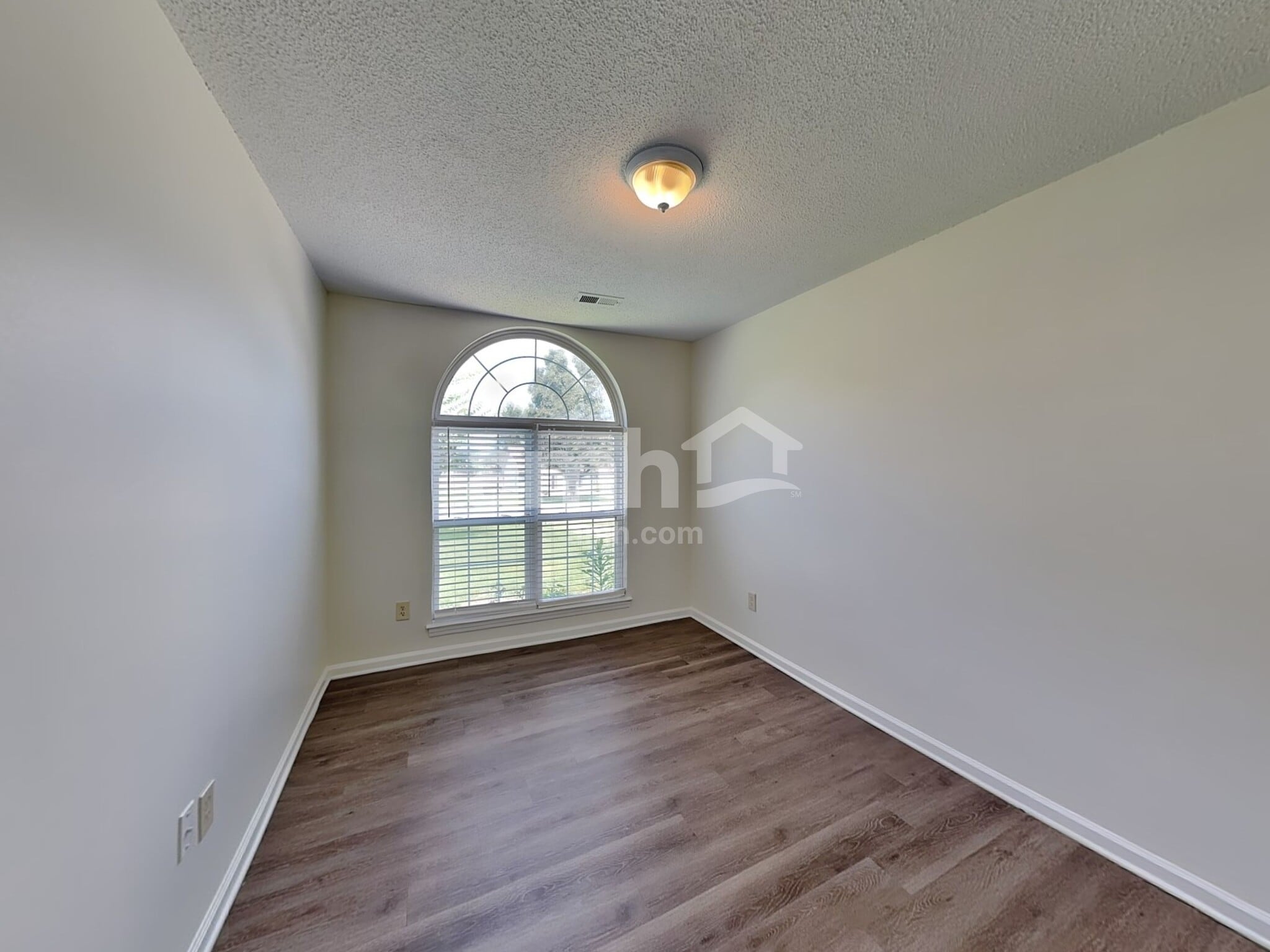 Building Photo - 821 Barbee Farm Dr