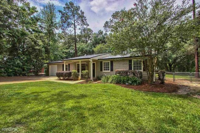 Building Photo - Beautiful 3/2 single family home