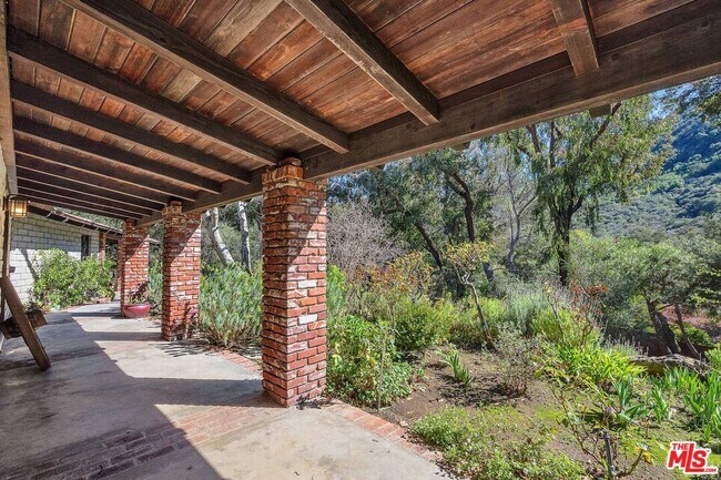 Building Photo - 535 Crater Camp Dr