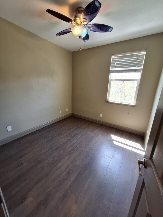 Building Photo - 5424 Knotty Pine Way