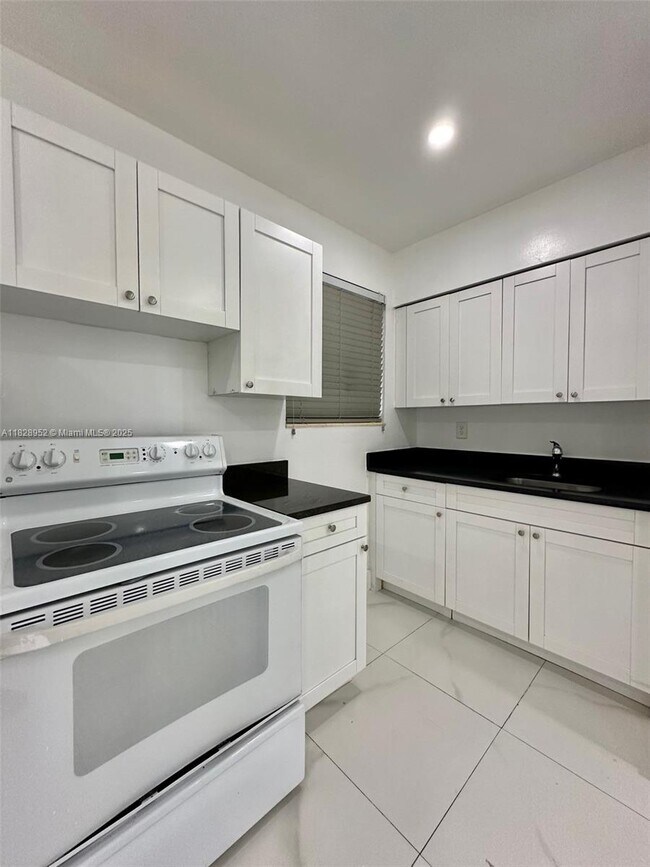 Building Photo - 62 NE 78th St