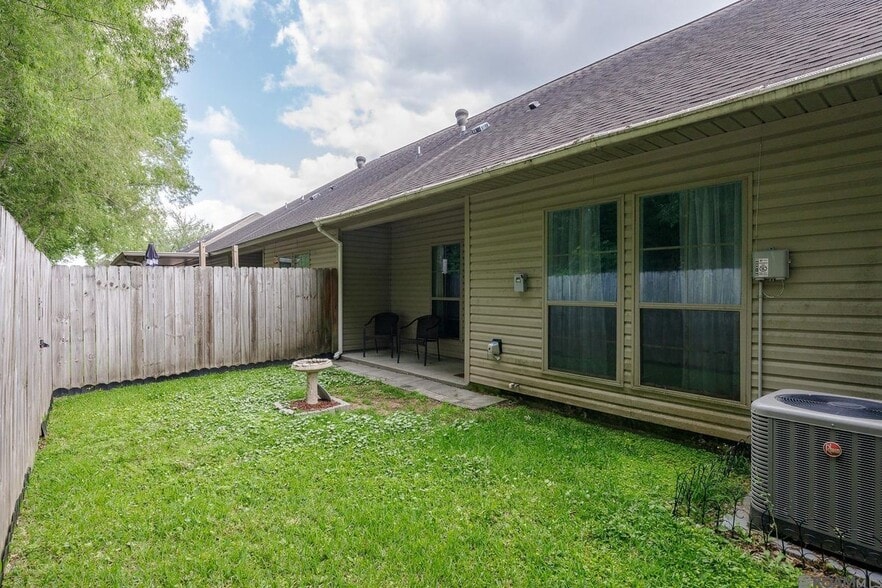 Building Photo - 10664 Florida Blvd